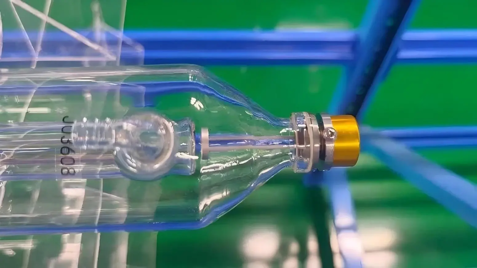 Primer plano del tubo láser de CO2 de alta gama Serie E | ECO2 Laser